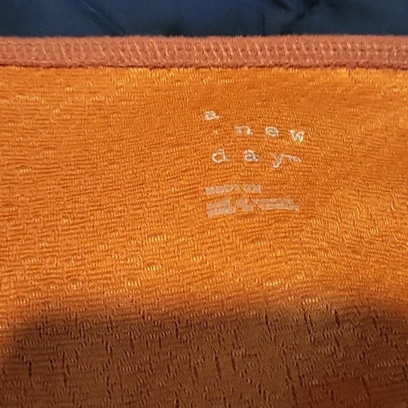 A New Day Top Size Medium - Picture 4 of 5